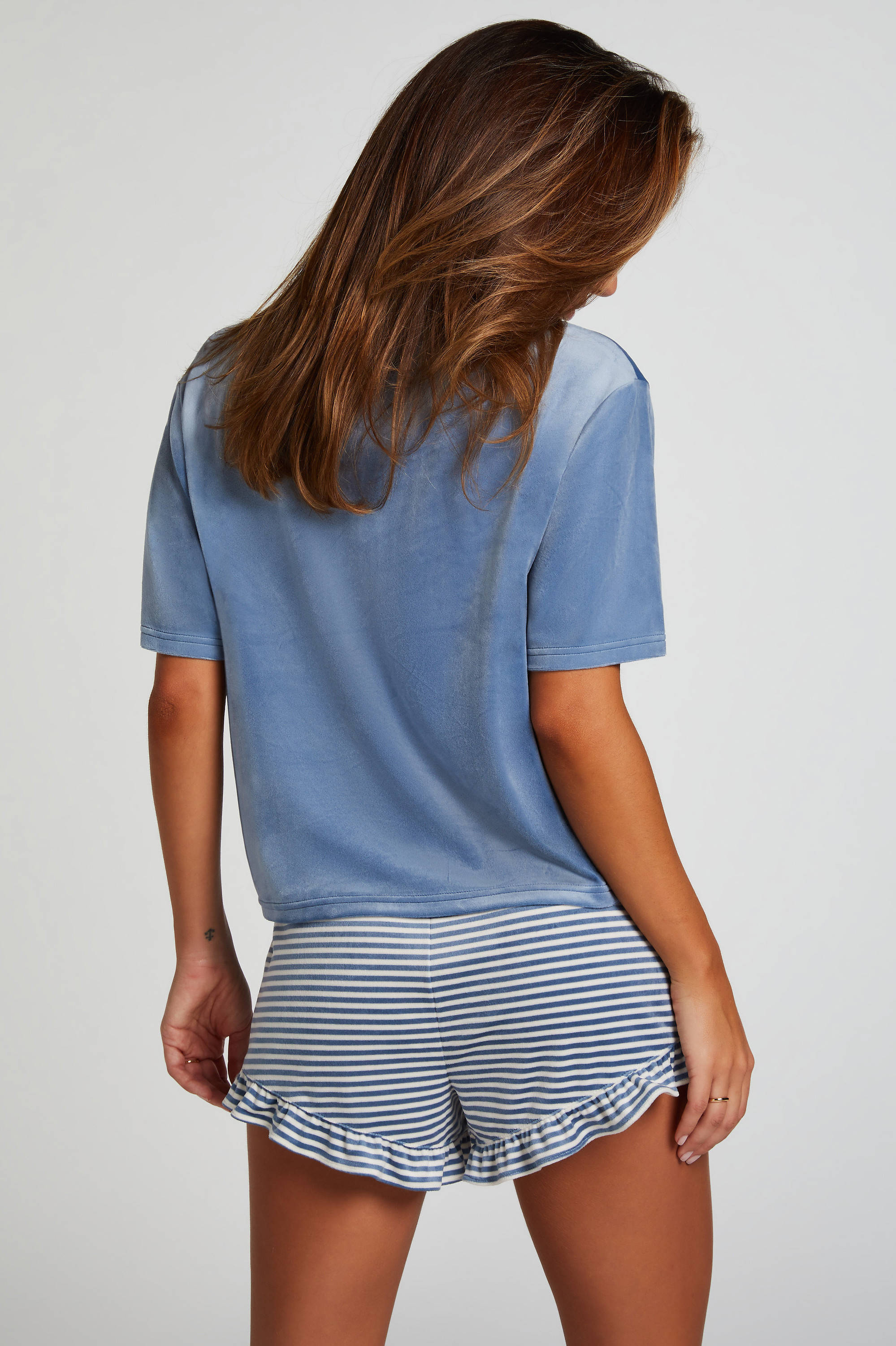 Hunkemöller fluwelen pyjamashort met ruches blauw/wit