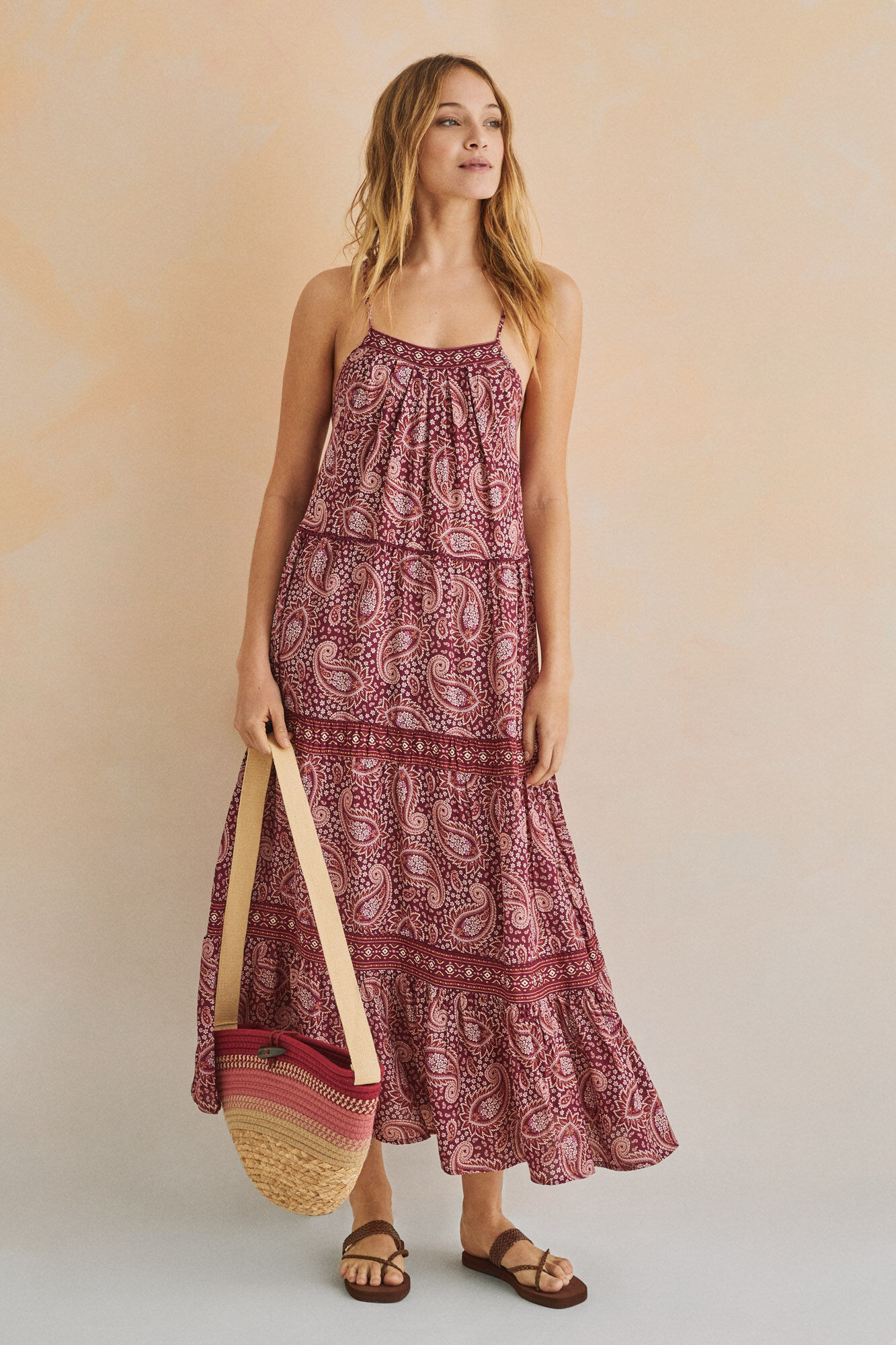 Vestido longo de alças com estampa indiana - estampa