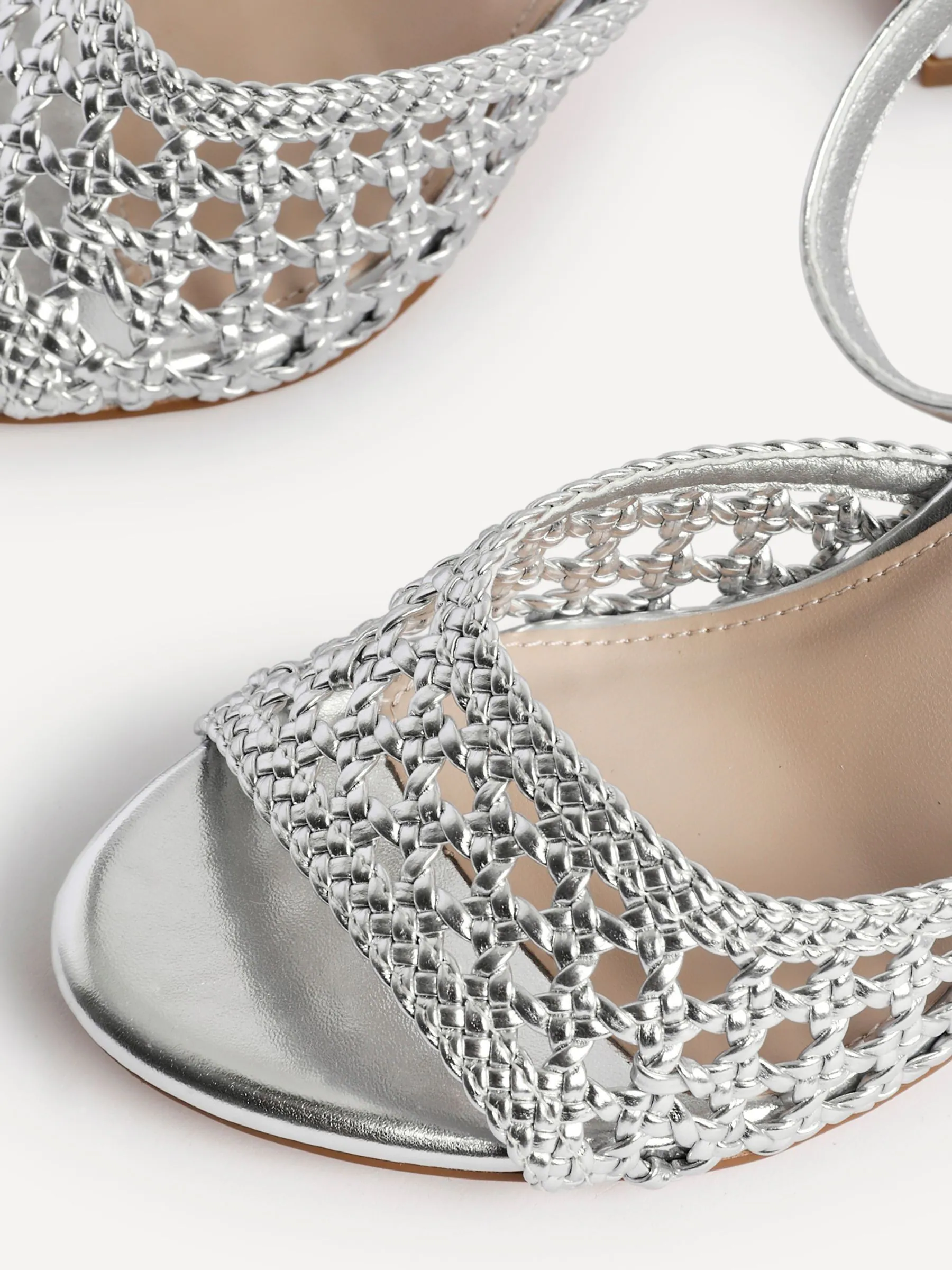 Zilver - Linzi Bridget handgeweven sandalen met blokhak