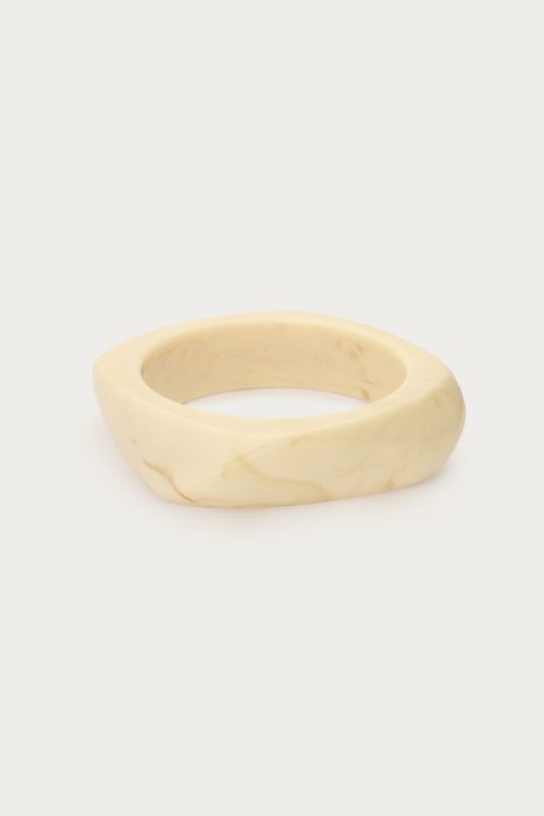 Witte resin bangle