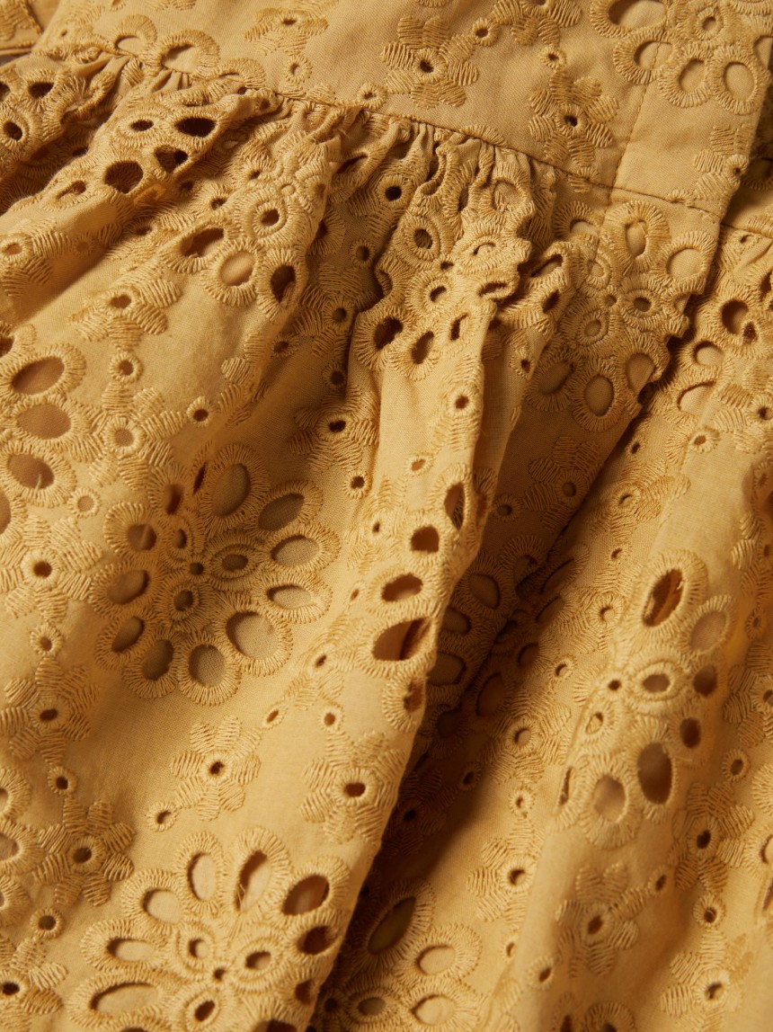 Vestido curto com bordado inglês
