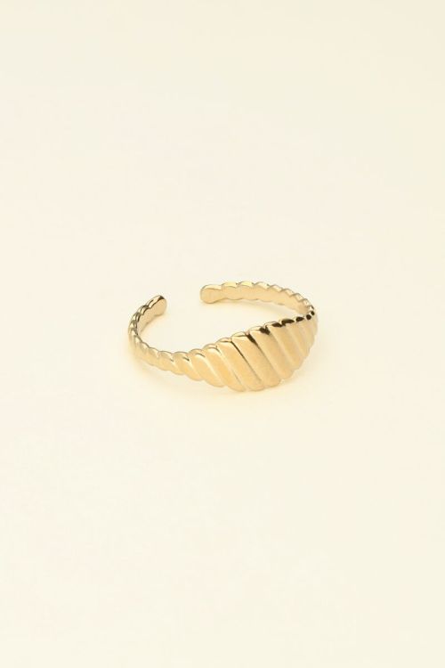 Ring met geribbeld effect