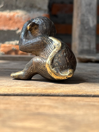 Bronze-Figur 'Affe', H 7 cm, B 5 cm, L 6 cm von fischer's lagerhaus