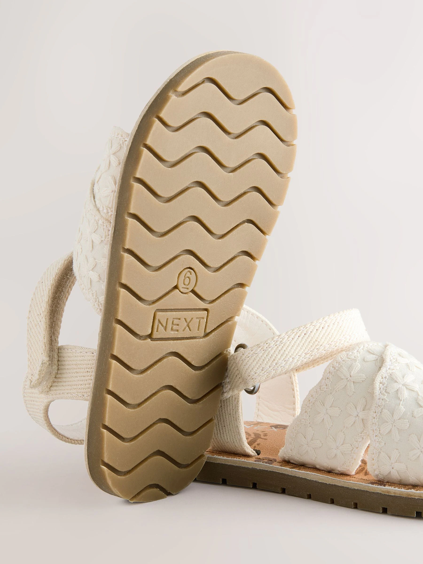Wit - Broderie sandalen