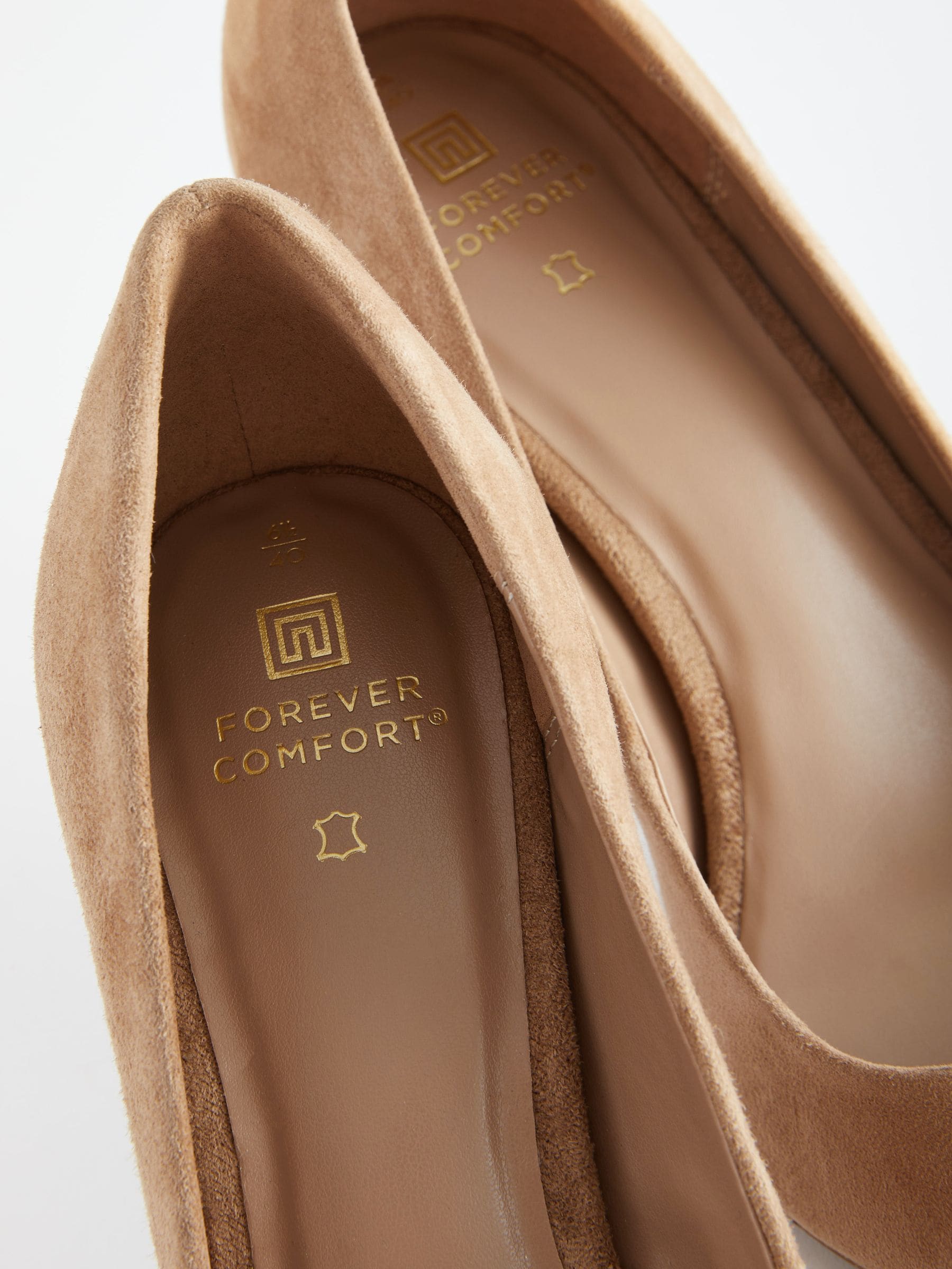 Kameelkleurig suède - Leren mid-court pumps