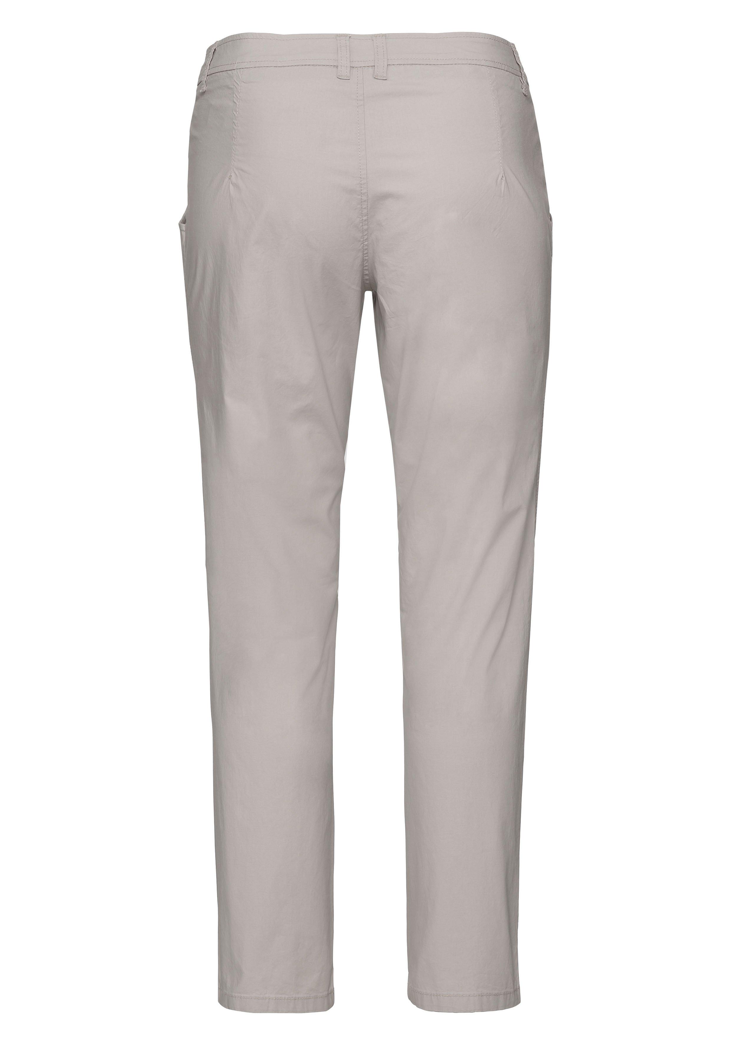 Schmal zulaufende Chinohose mit Bundfalten