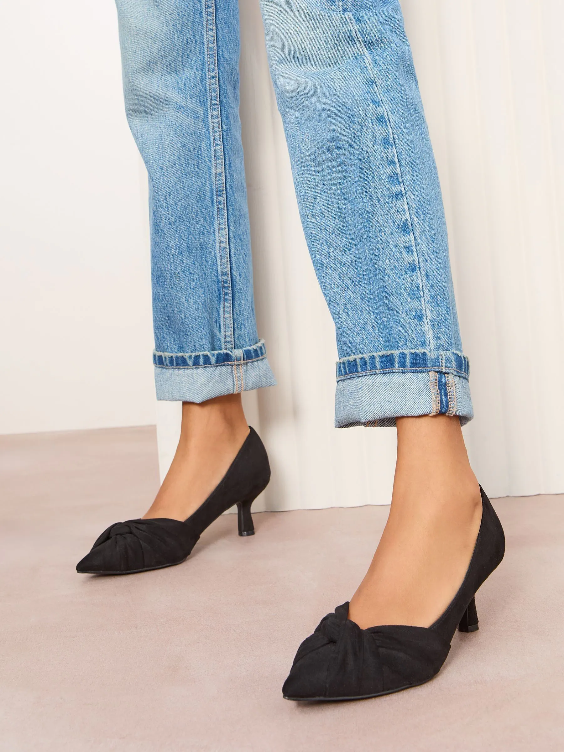 Friends Like These pumps met gedraaide details, Naaldhak en Imitatiesuède