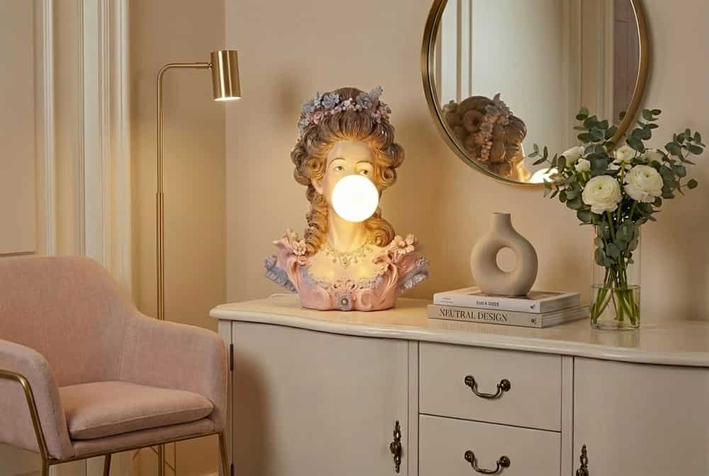 Handgefertigte Tischlampe LADY 60cm mehrfarbig Büste mit Lampenkugel