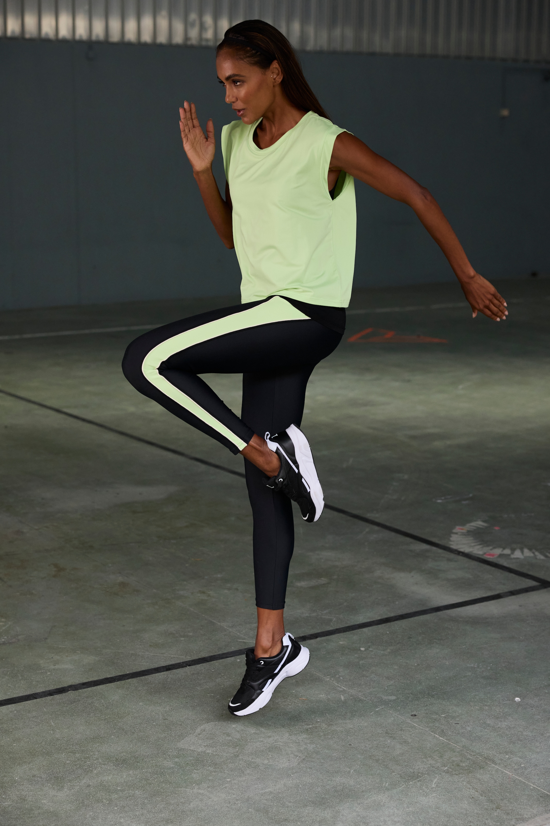 LASCANA ACTIVE 2-in-1-Shirt , Sportshirt im doppellagigen Look