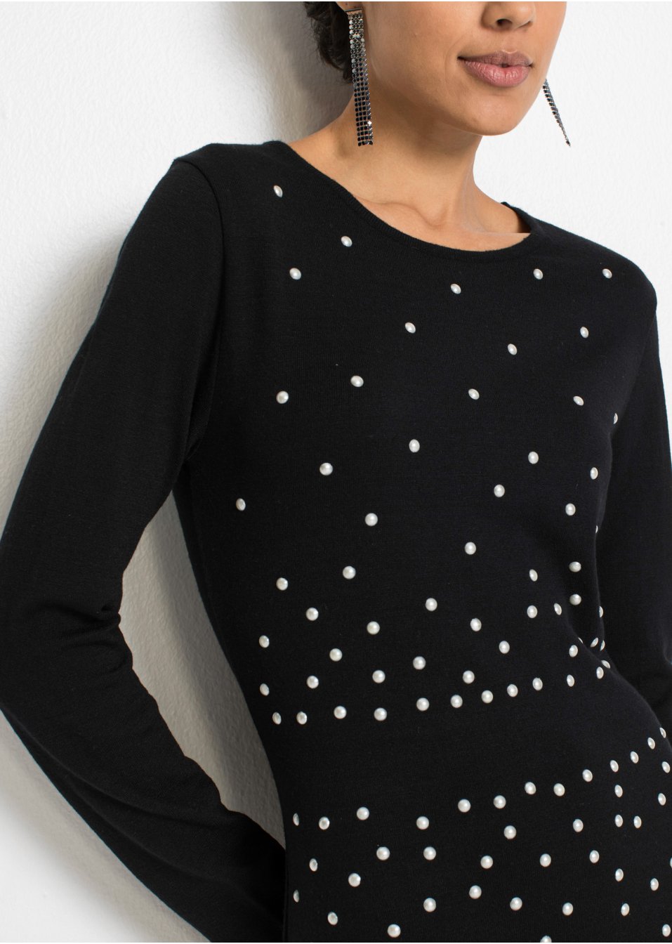 Robe en maille avec éléments perles décoratifs