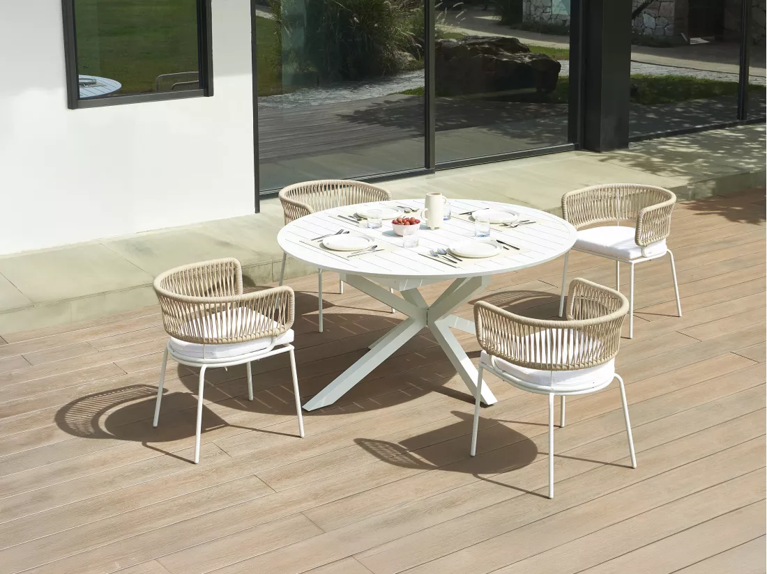Salle à manger de jardin en aluminium : une table extensible L.150/200 cm et 4 fauteuils en métal et corde - Beige et blanc - PISTO de MYLIA