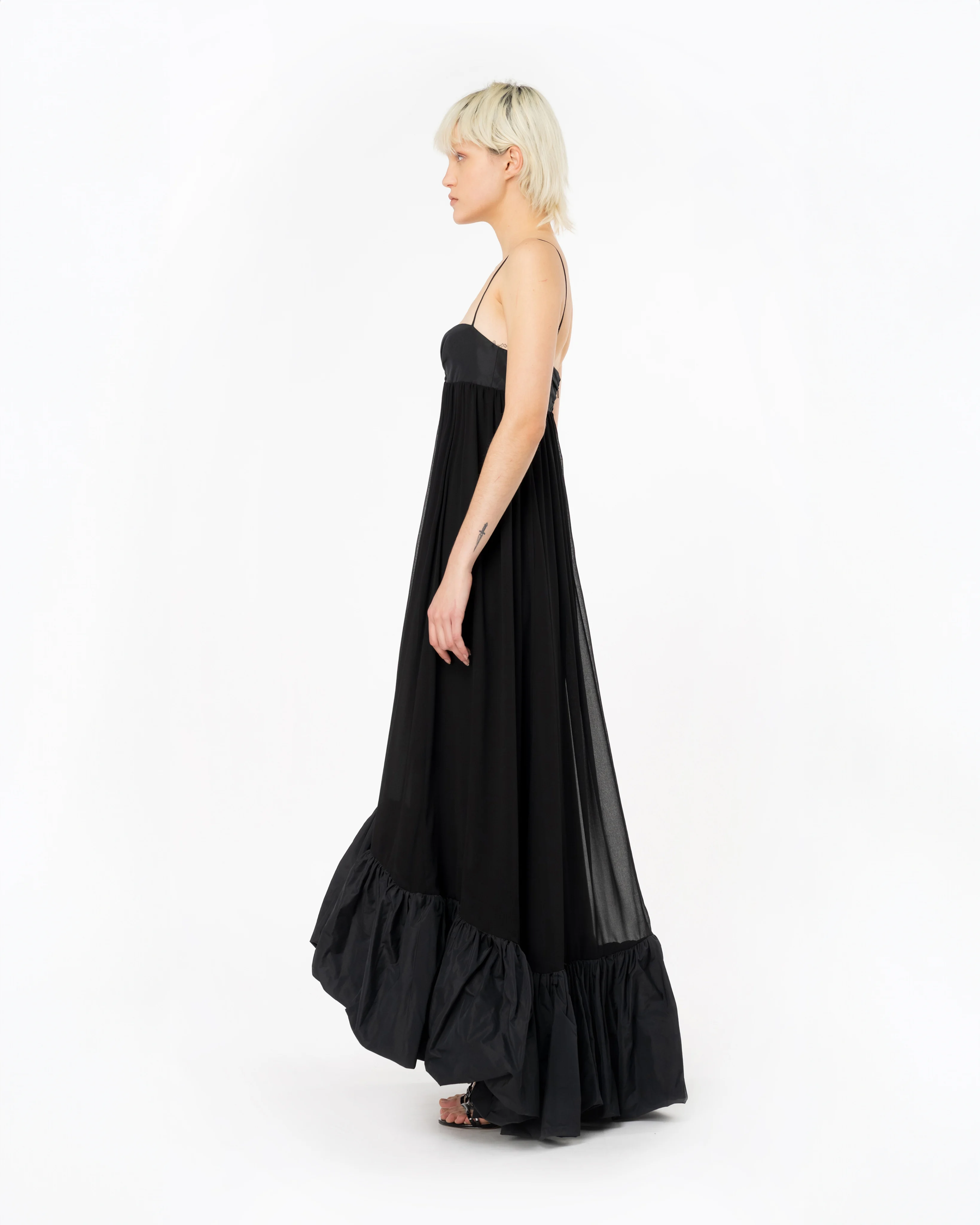 Robe longue volantée à fines bretelles | Noir