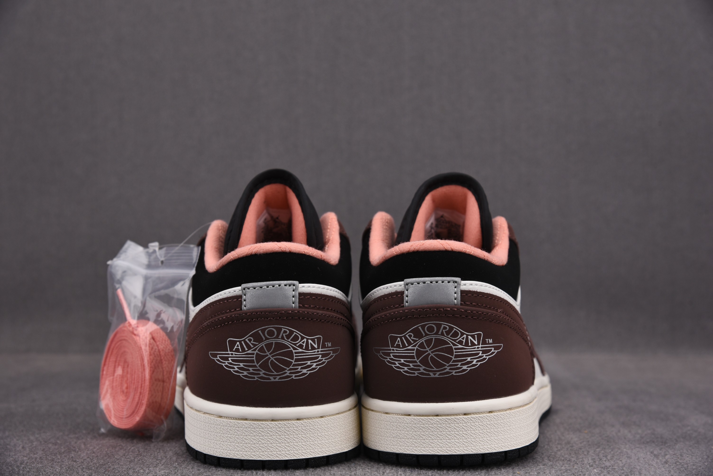 Jordan 1 Low Mocha