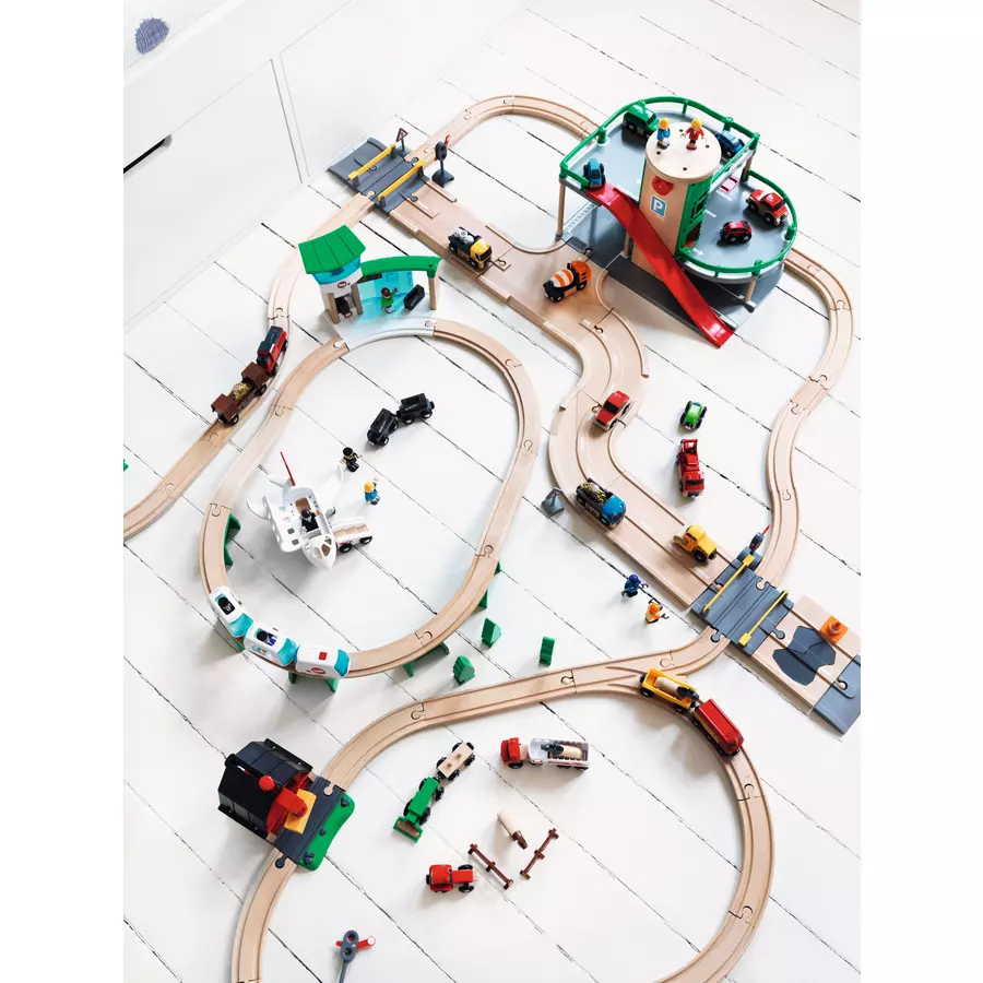 BRIO® Parkhaus Straßen und Schienen