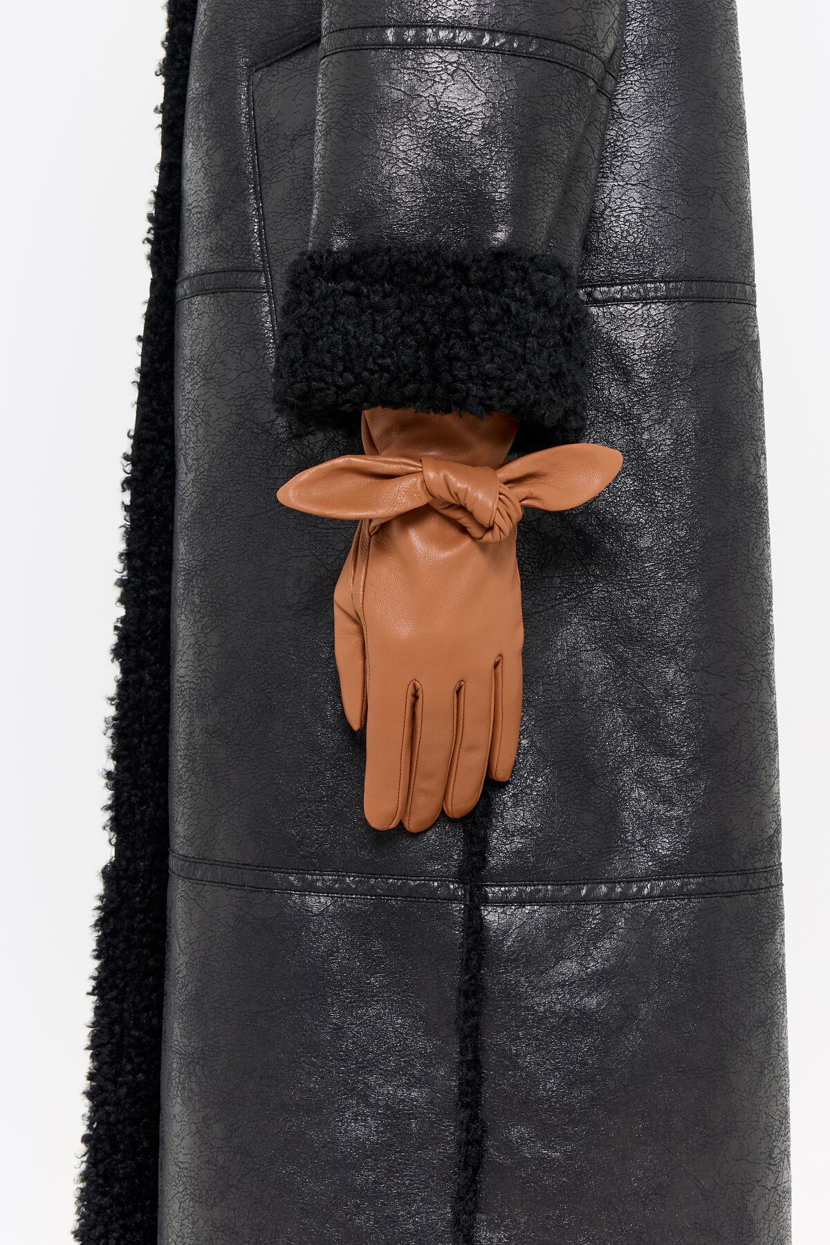 Luvas de couro cor de camelo com laço