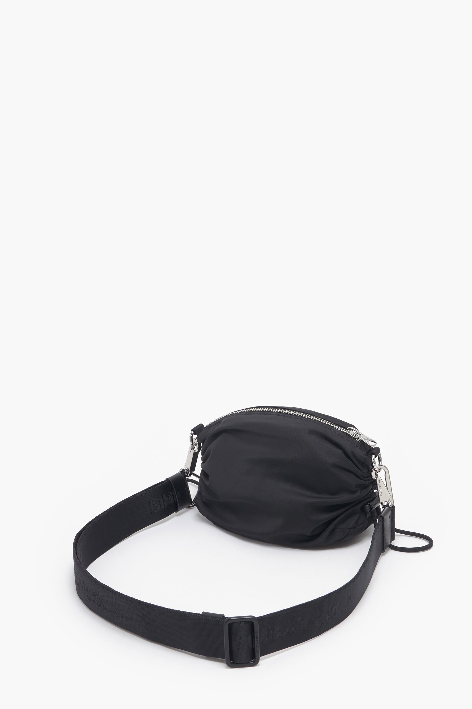 Bolsa de ombro pequena em nylon com franzido, preta.