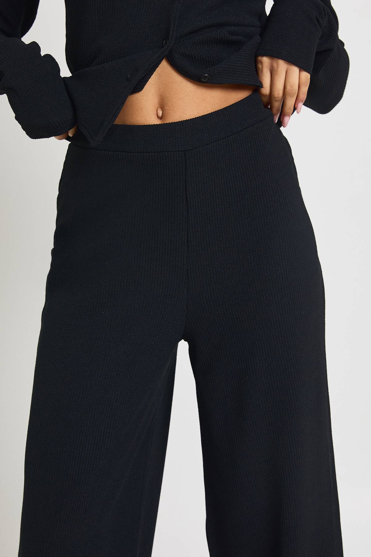 boohoo Ensemble Coordonné Haut Manches Longues Côtelé Boutonné Et Pantalon Large Pour Grandes Tailles
