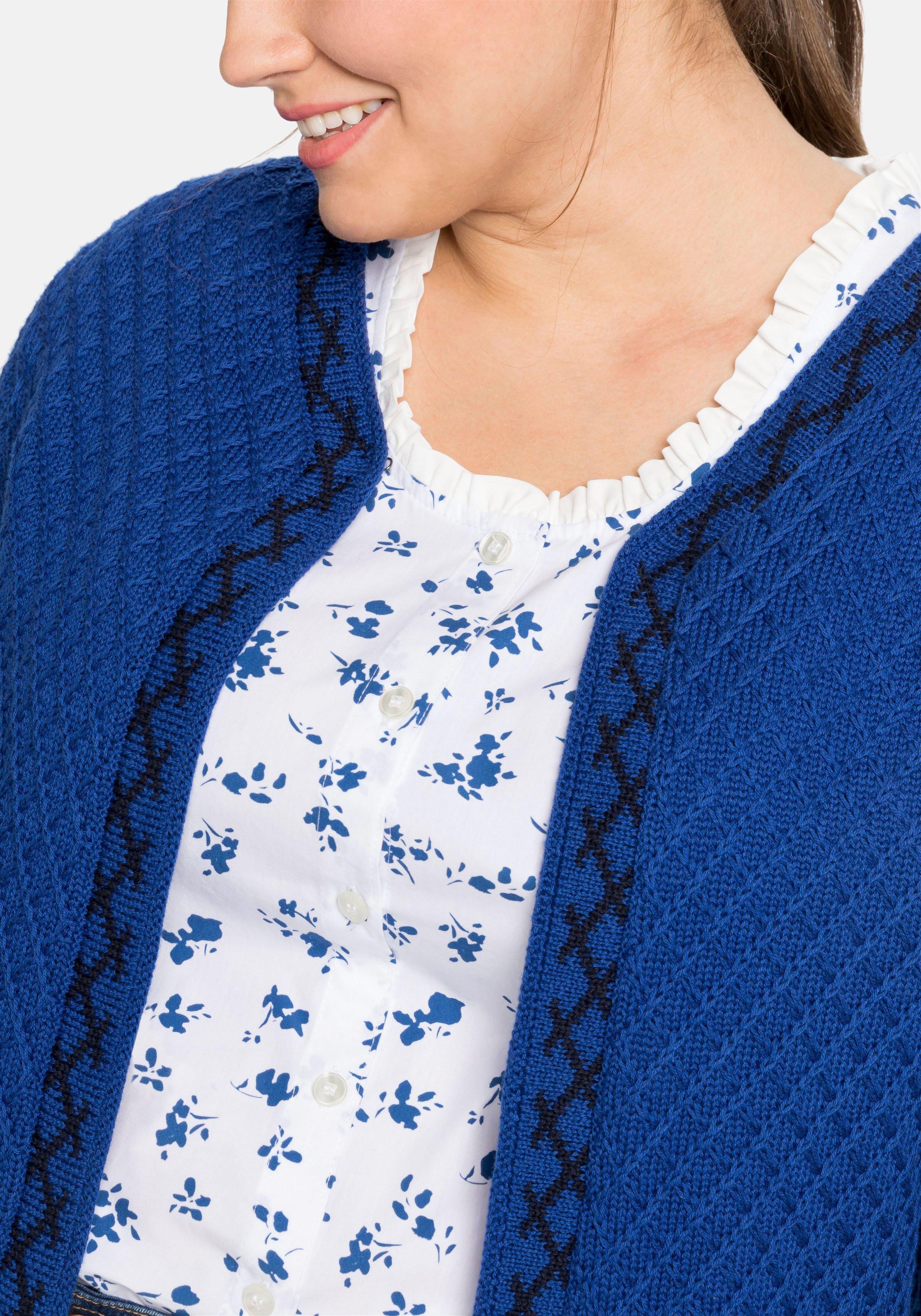 Kurze Trachten-Strickjacke mit Zierborte