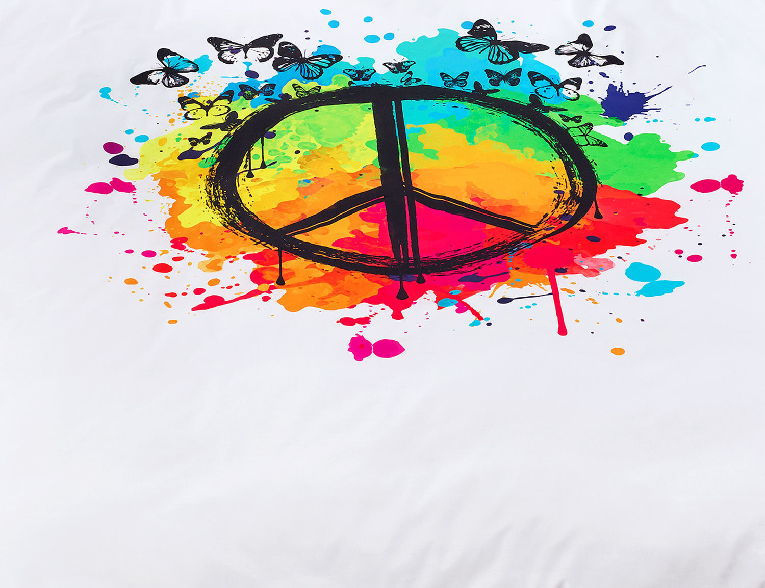 Bettwäsche mit Peace-Zeichen auf buntem Untergrund