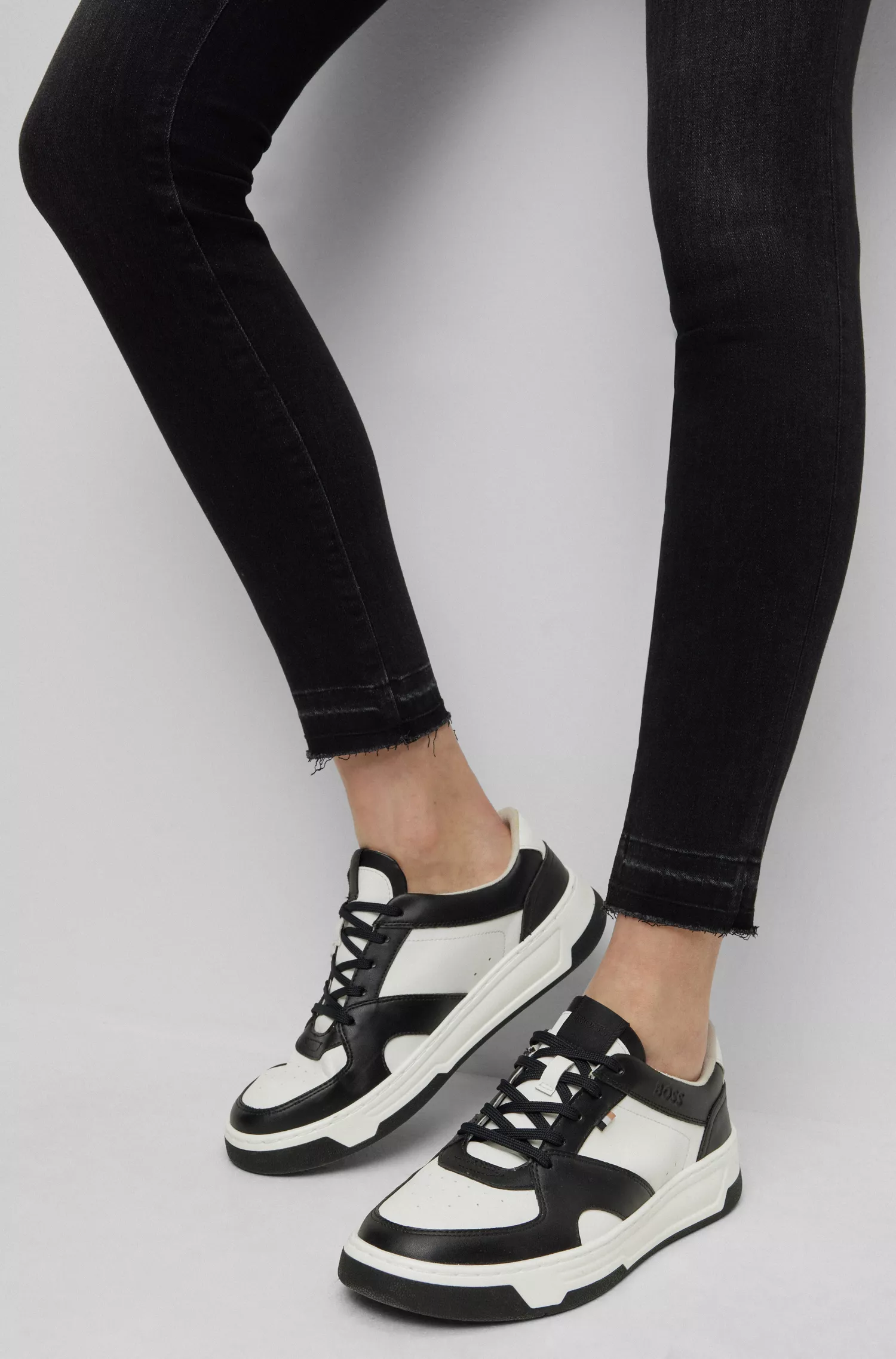 Calça jeans BOSS preta de cintura alta em denim elástico preto