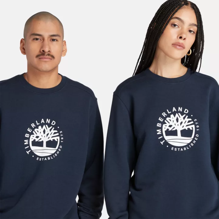 Moletom unissex com tecnologia Refibra na cor azul marinho.