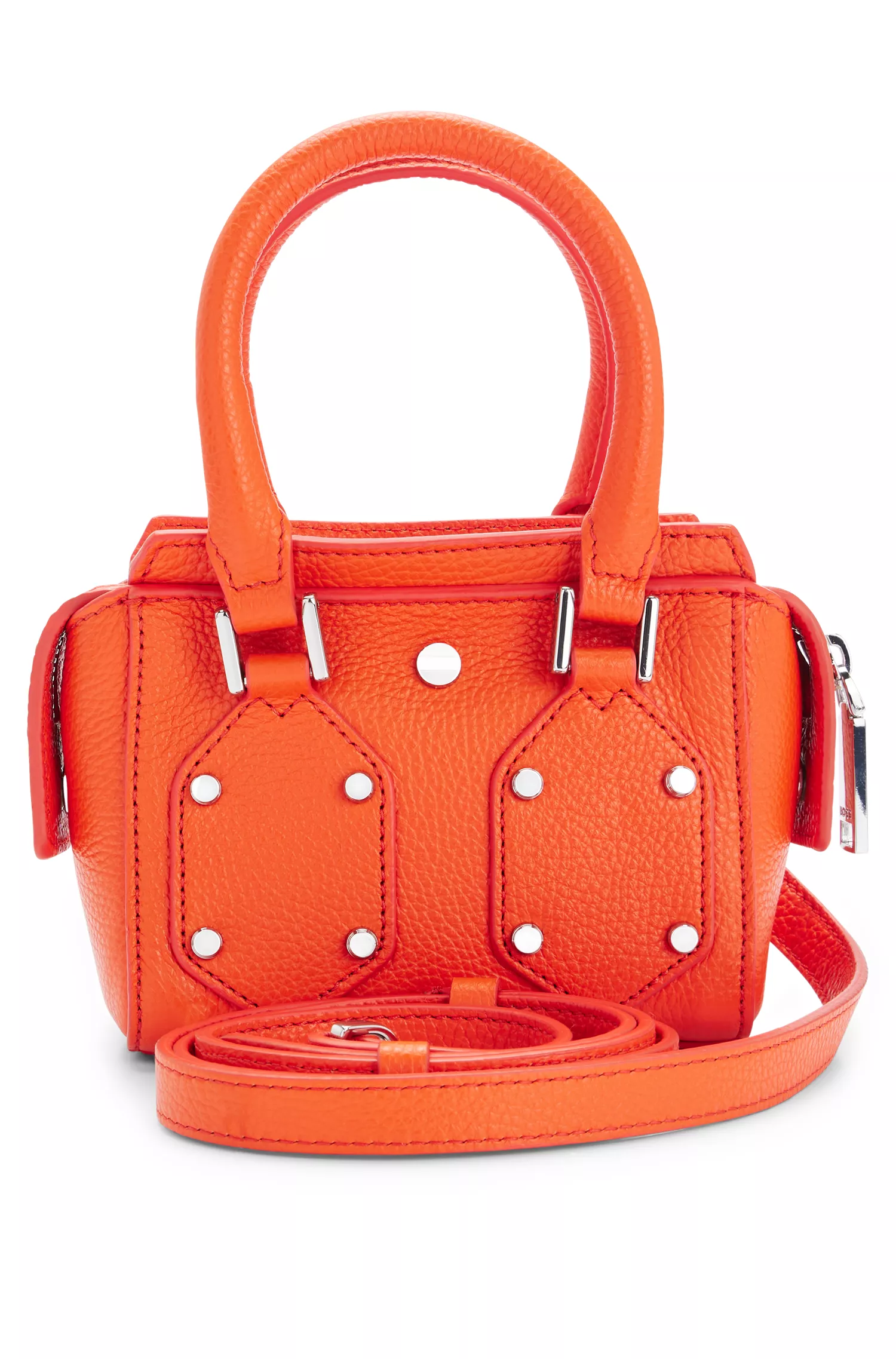 Mini bolsa BOSS em couro granulado preto com detalhes da marca.