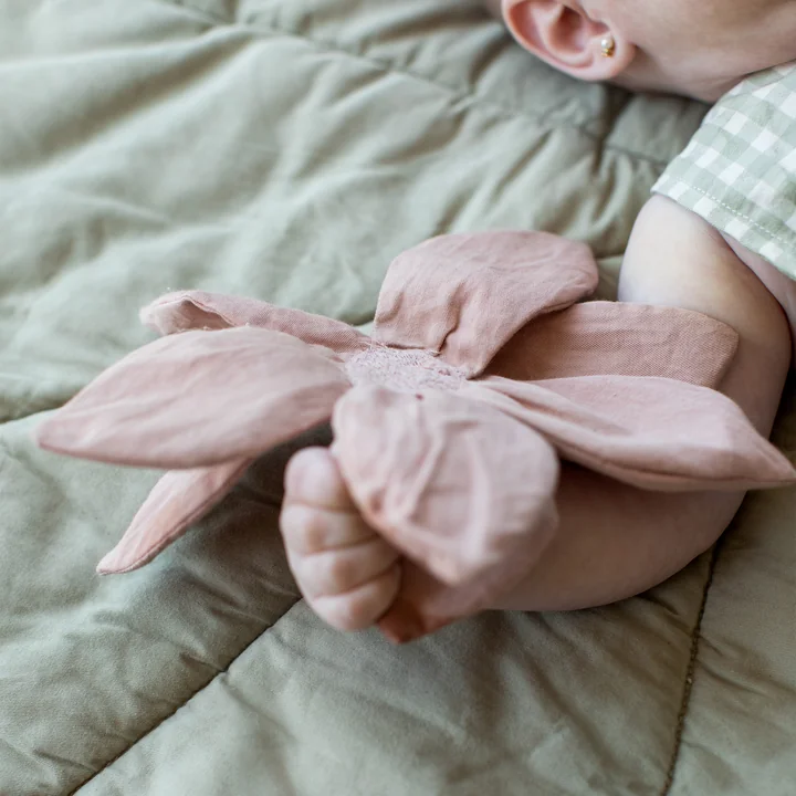 Lorena Canals - Baby Aktivitätsspielzeug, Lily Pond, grün / rose (3er-Set)