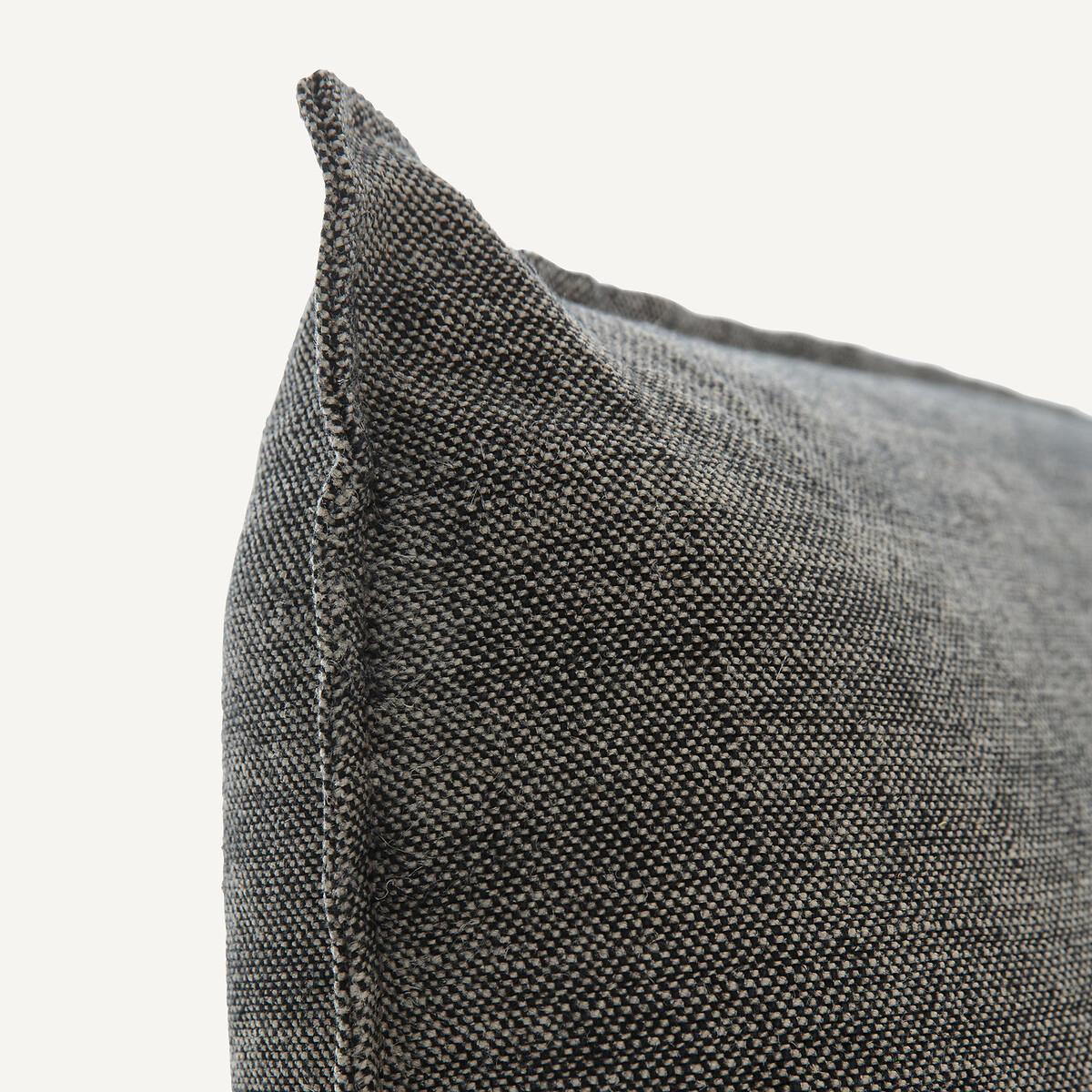 AM.PM<br>Cama de linho com estrado de ripas, modelo Aurore, de E. Gallina