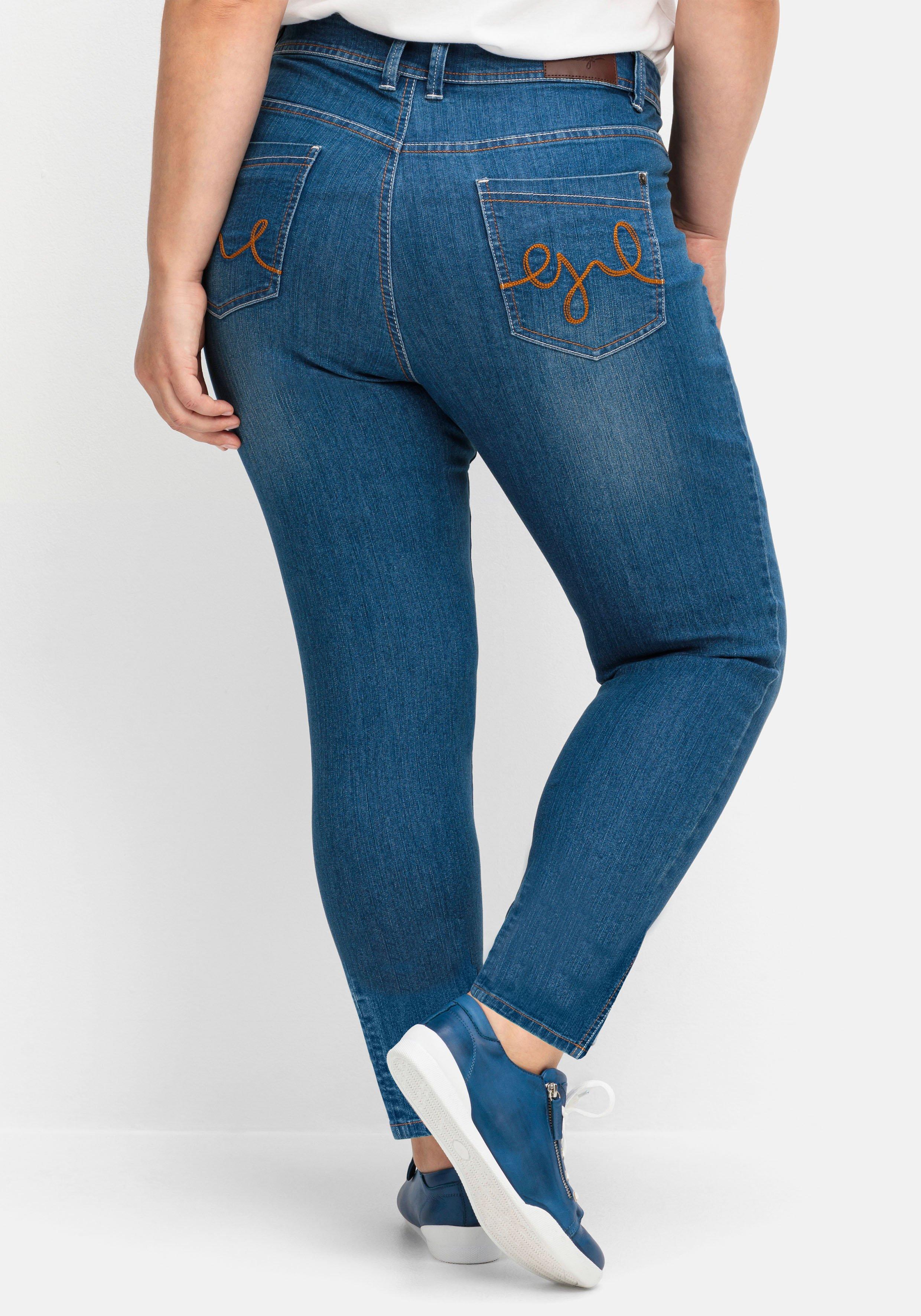 Schmale Jeans mit Kontrastnähten