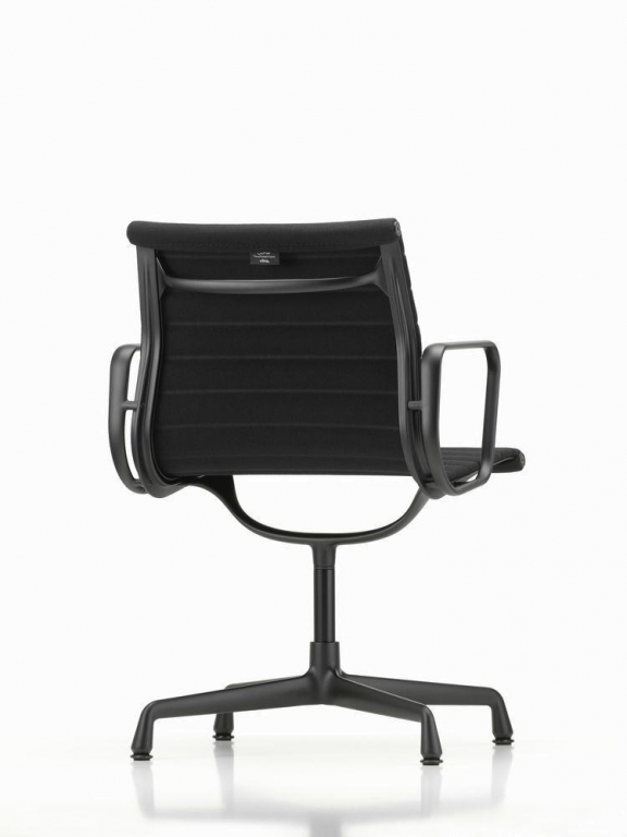 Vitra Aluminium Chair EA 104 bureaustoel zwart onderstel Hopsak 66