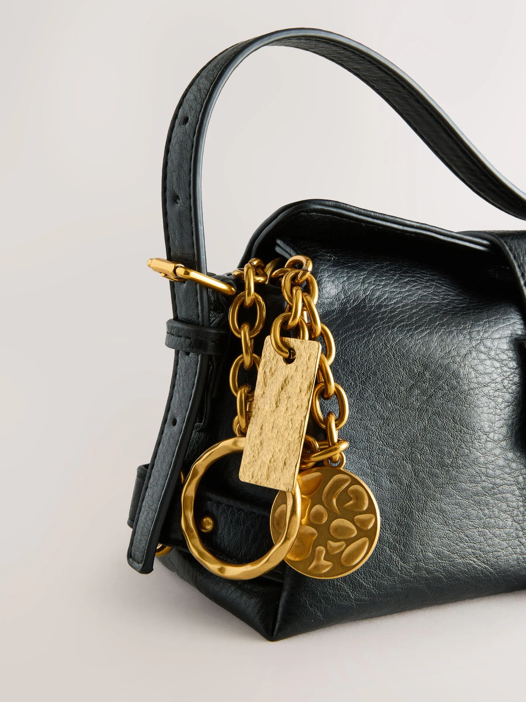 Zwart - Charm Cross-Body Buckle Bag