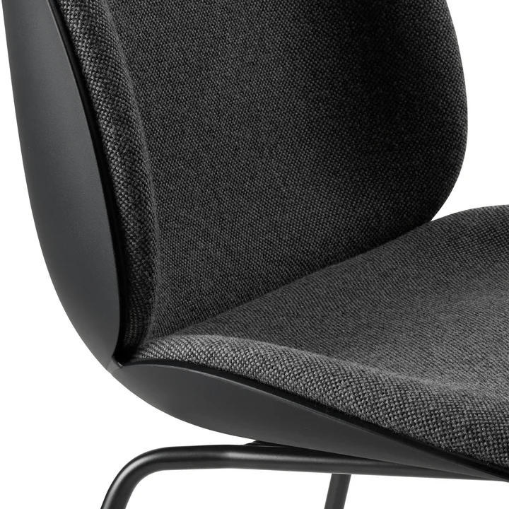Gubi - Beetle Dining Chair Frontpolsterung (Conic Base), Schwarz / Enzo Degli Angiuoni (0023)