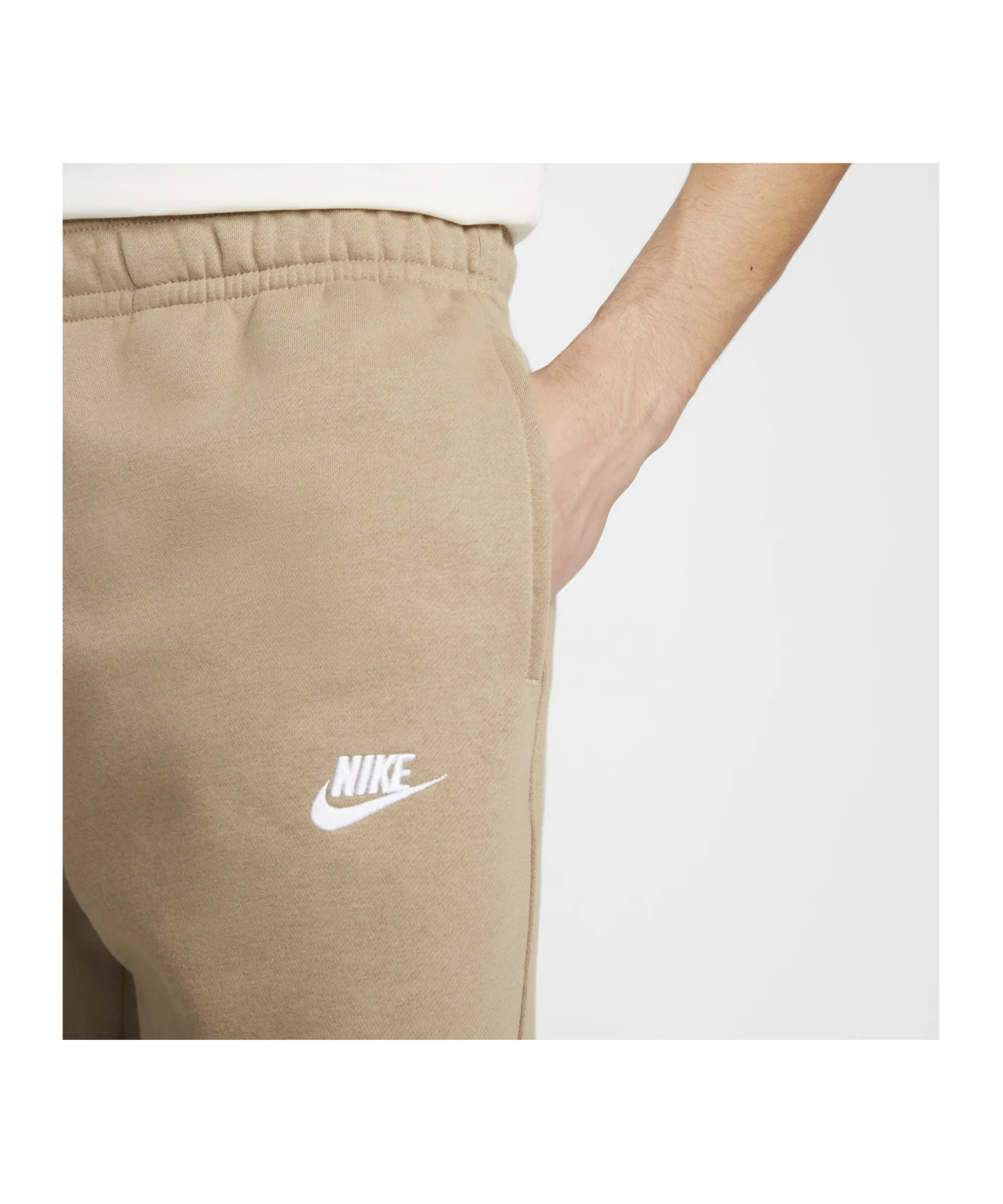 Nike Club Fleece Jogginghose Braun Weiss F247