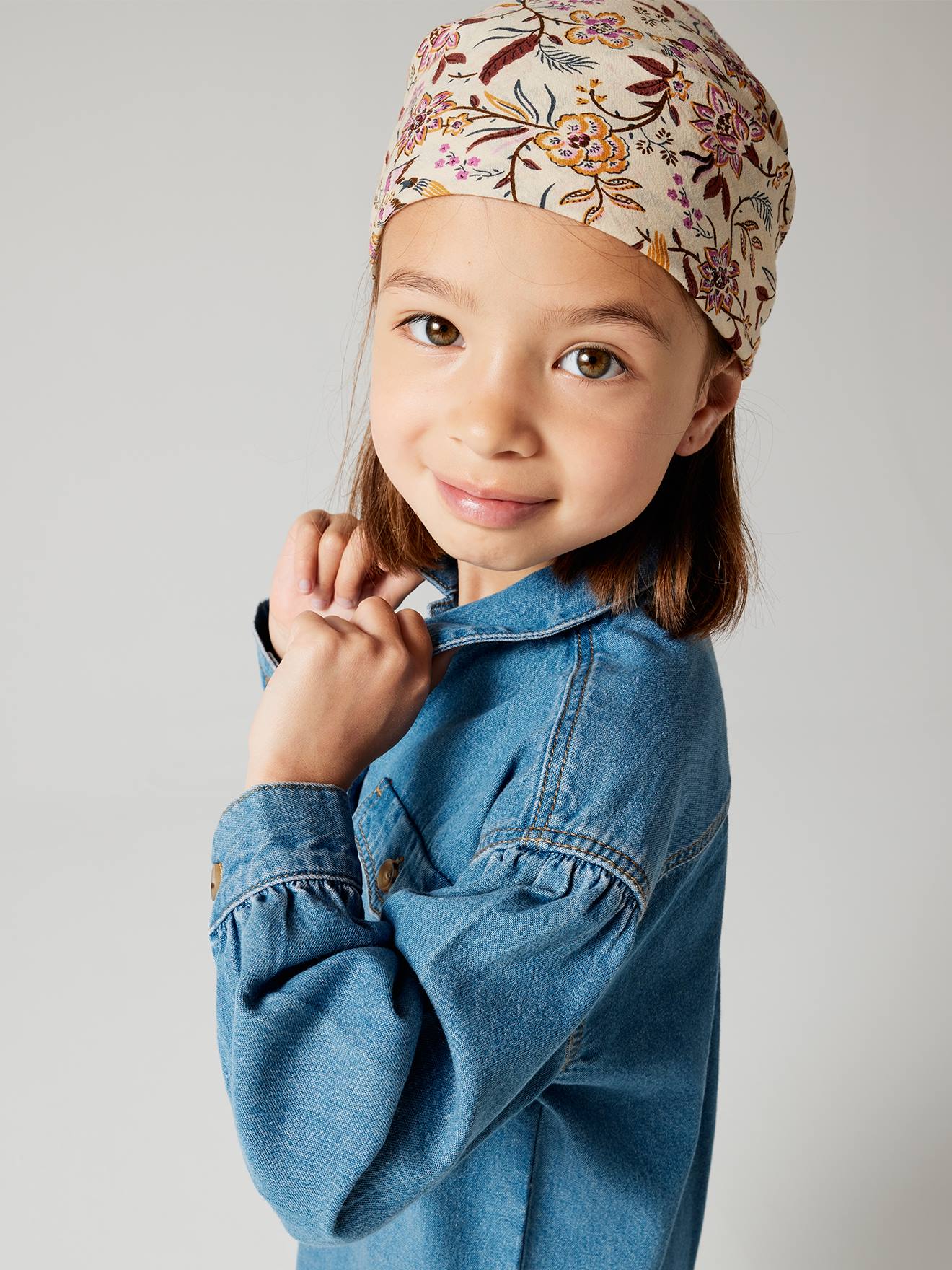Lenço personalizado com estampa floral para meninas na cor malva.