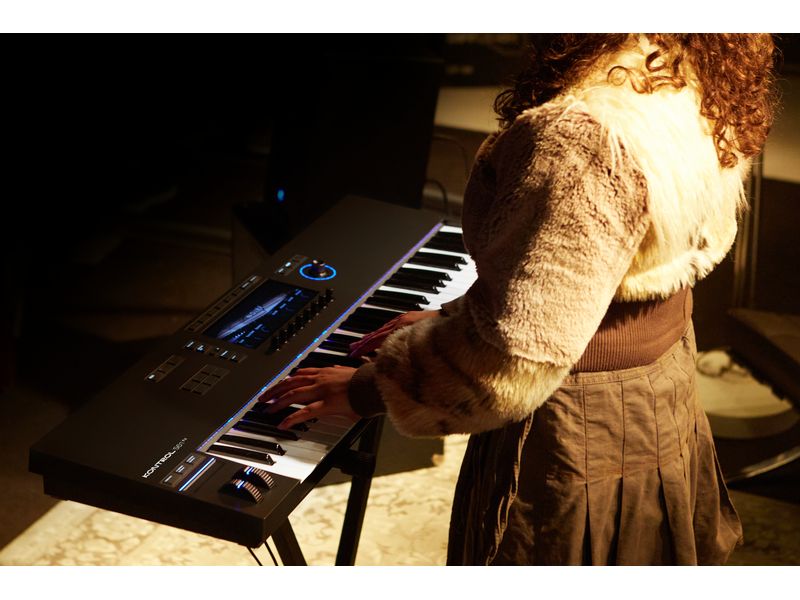 Native Instruments Keyboard Controller Kontrol S61 – MK3 Bahnbrechender Keyboard-Controller mit Zugriff auf die beste Sound-Library der Welt