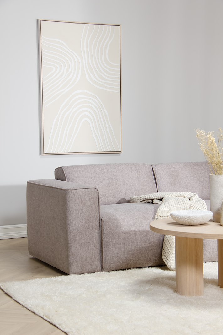 Enjoy hjørnesofa 2,5-seter med åpen ende høyre. Tekstil Brego 34 stone med sorte ben.