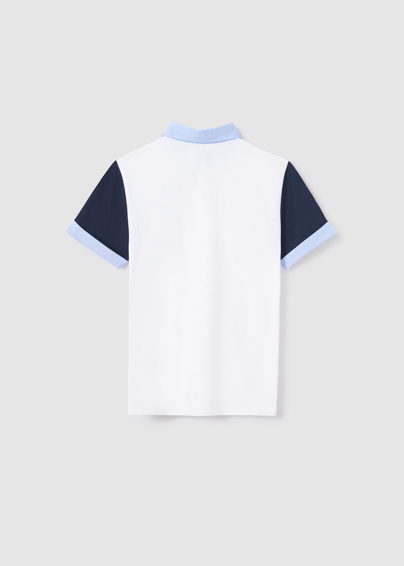 Camisa polo oxford de manga curta com detalhes contrastantes para menino