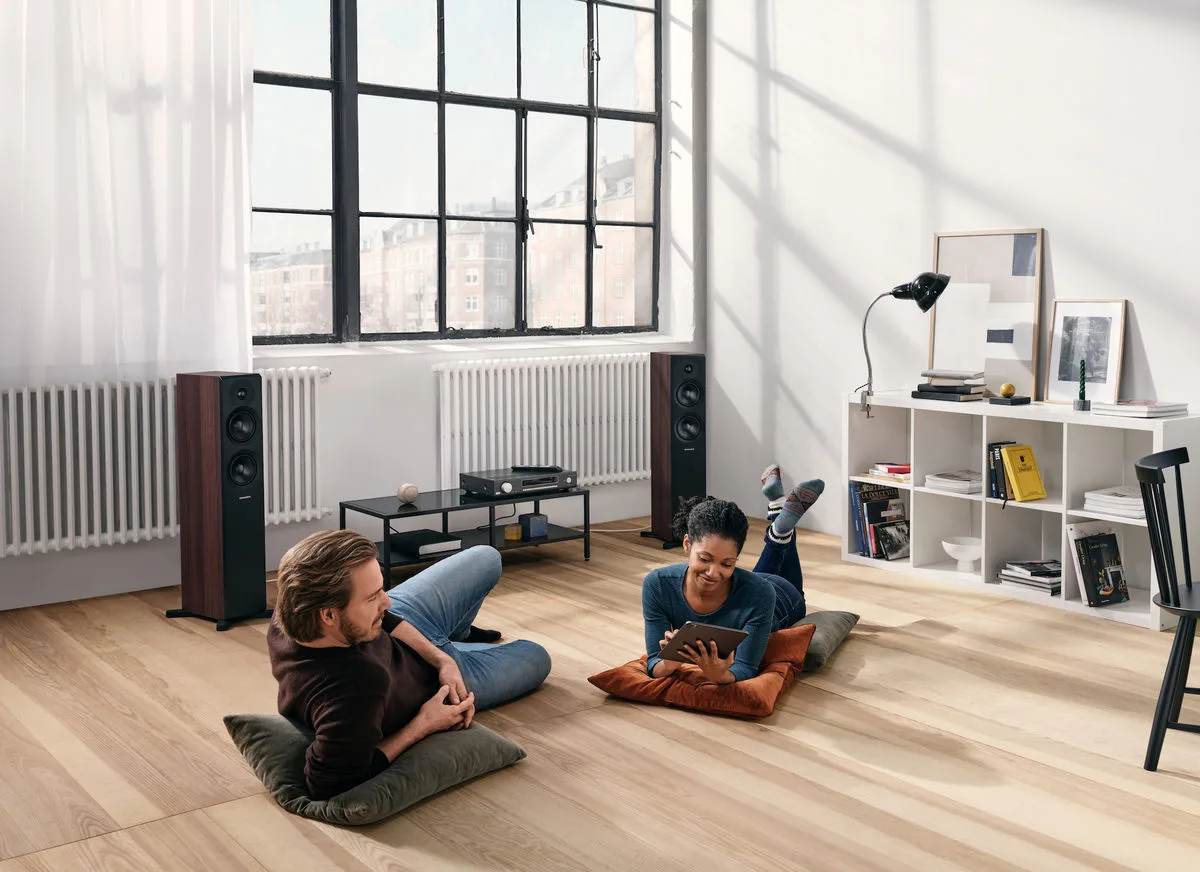 Dynaudio Emit 30 Noyer (la paire) Enceintes colonne