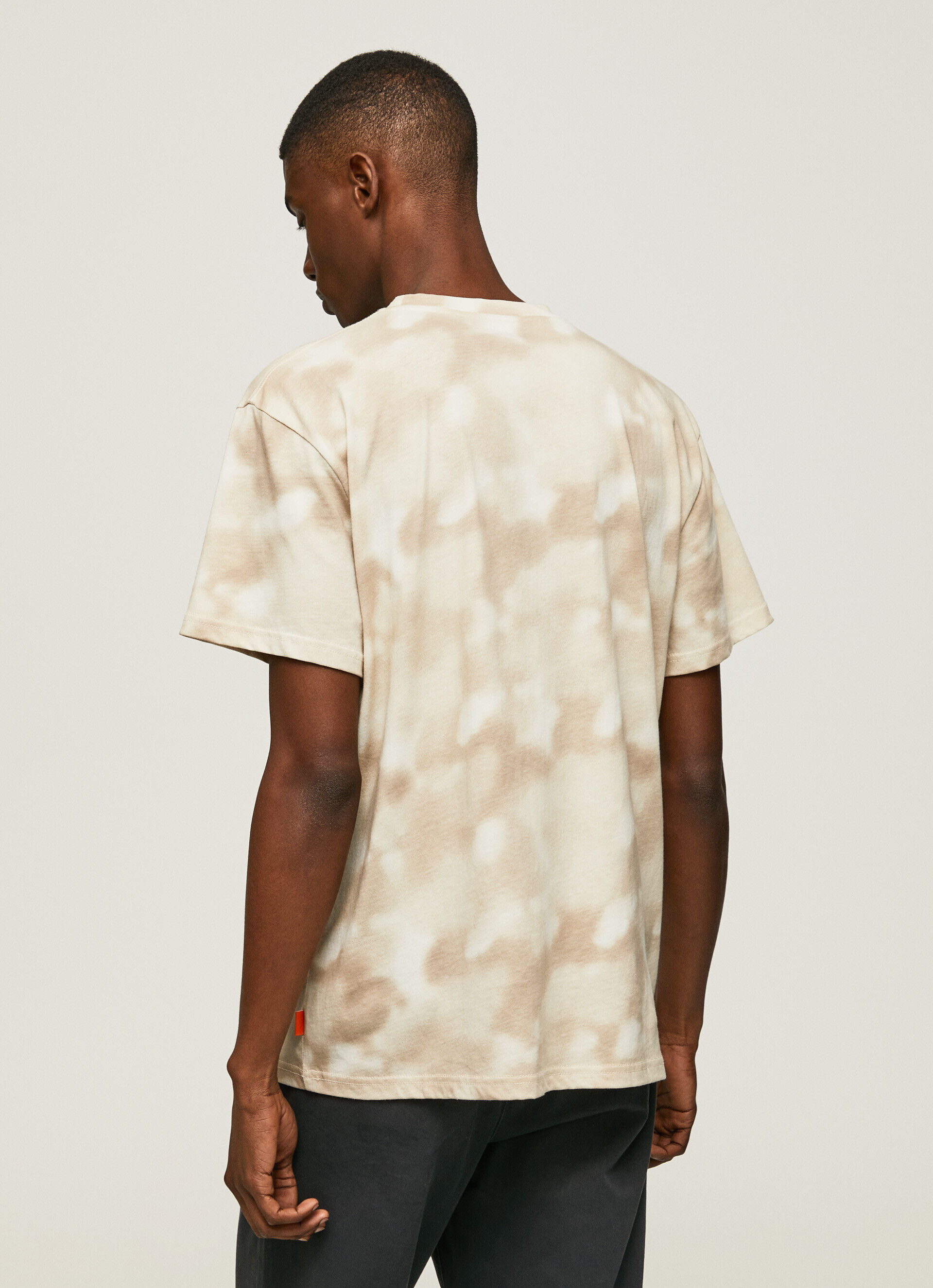 CAMISETA COM ESTAMPA CAMUFLADA - bege malte