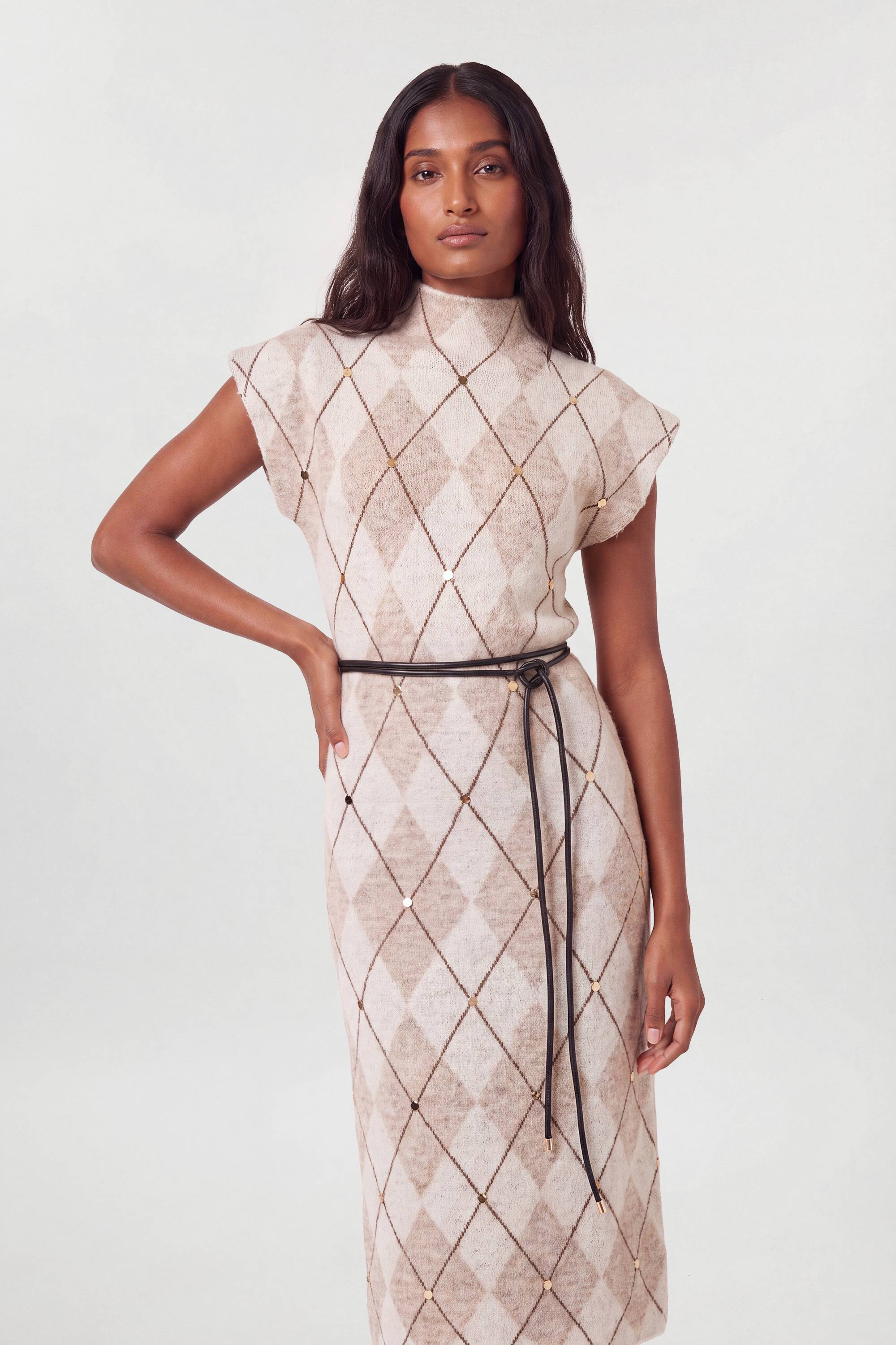 KarenMillen Robe Midi Ceinturée En Maille Cosy Mélangée De Laine À Motif Losanges Cloutés