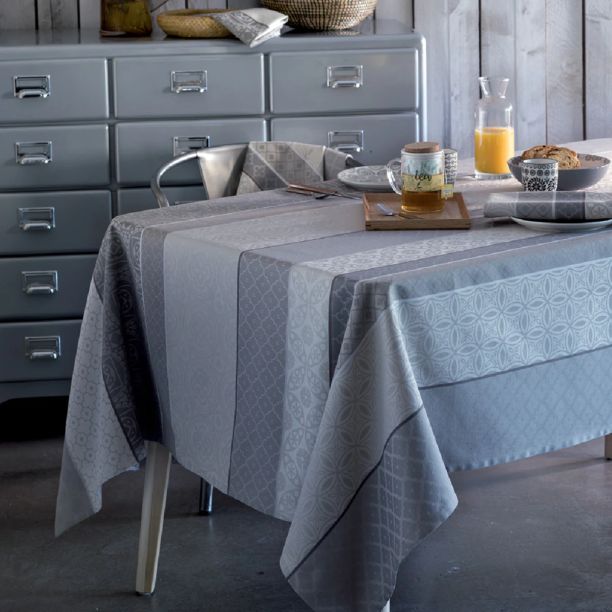 Nappe pur coton gris 155x155 Garnier Thiebaut