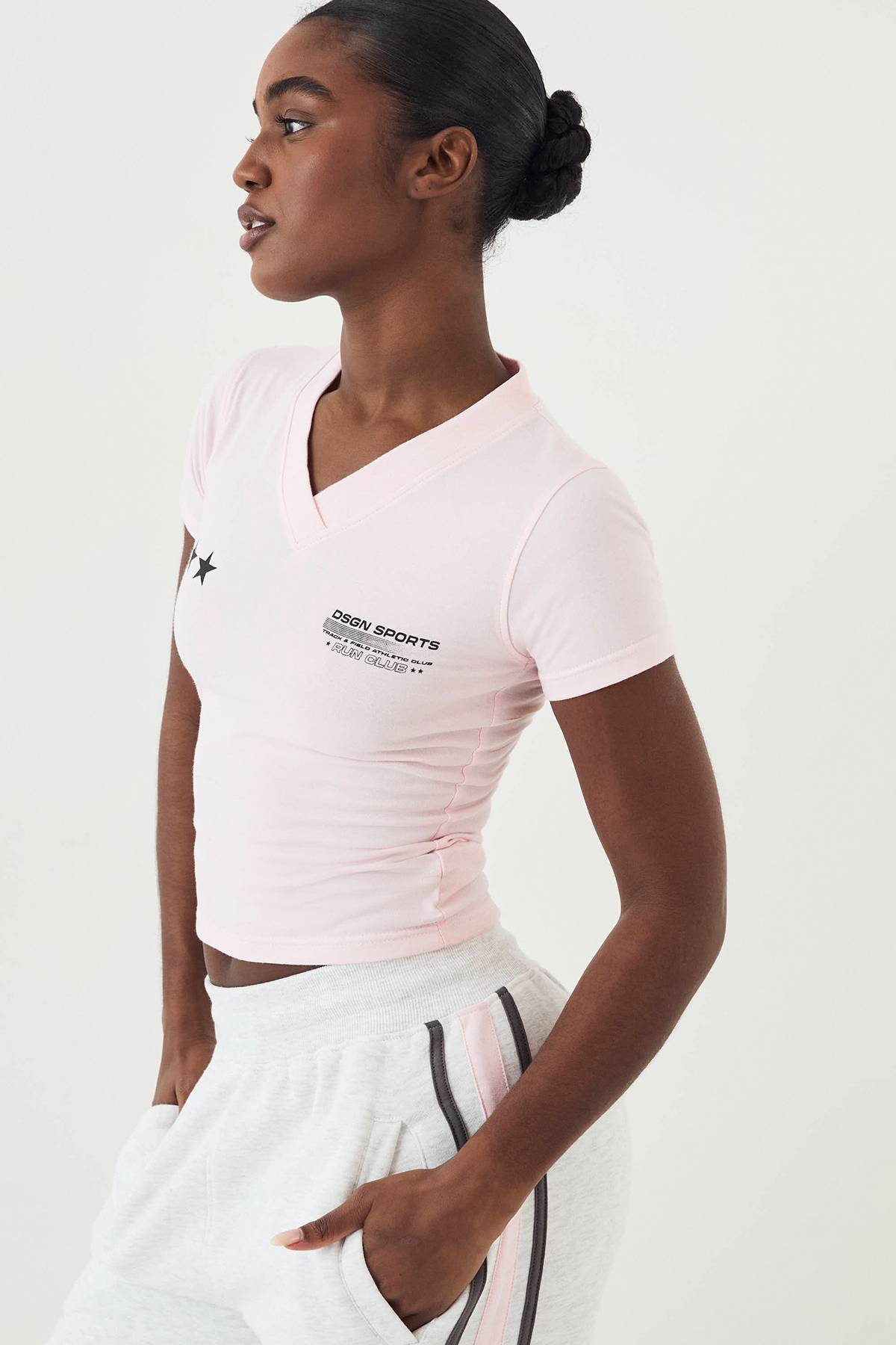 T-Shirt Ajusté Col V DSGN Studio Sport