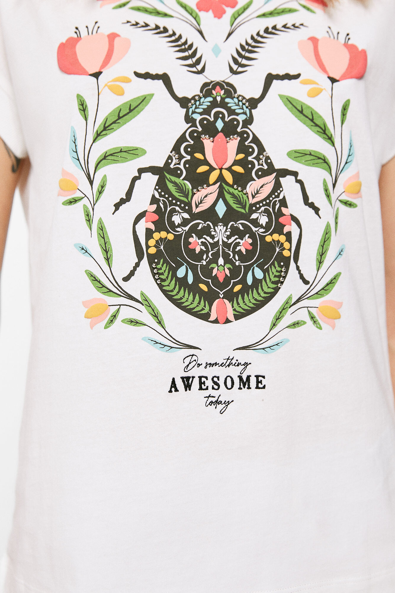 Camiseta com estampa de insetos