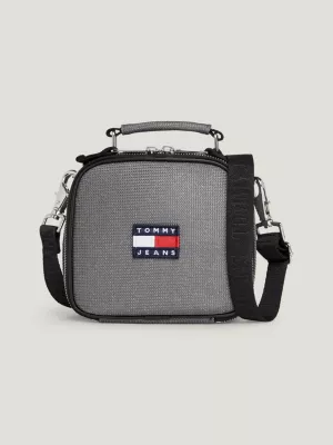 Bolsa transversal com textura metálica