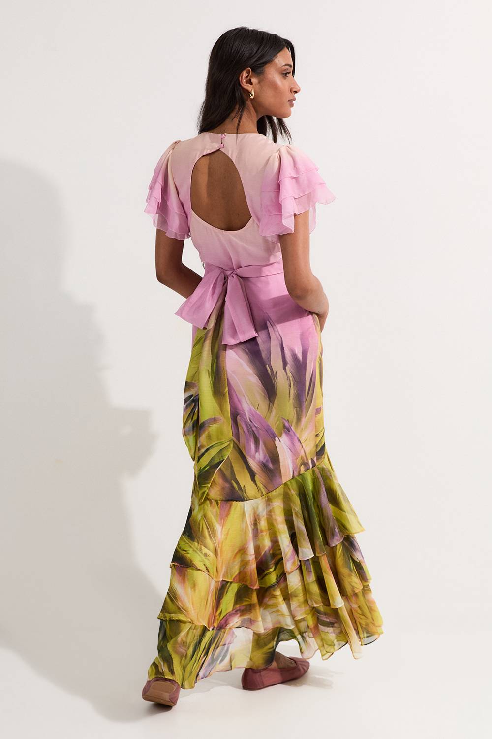 KarenMillen Robe maxi ombrée à imprimé floral avec manches à volants et fermeture boutonnée