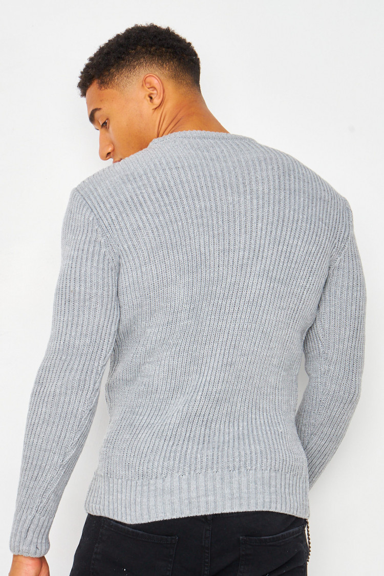 Pull gris col rond en maille torsadée