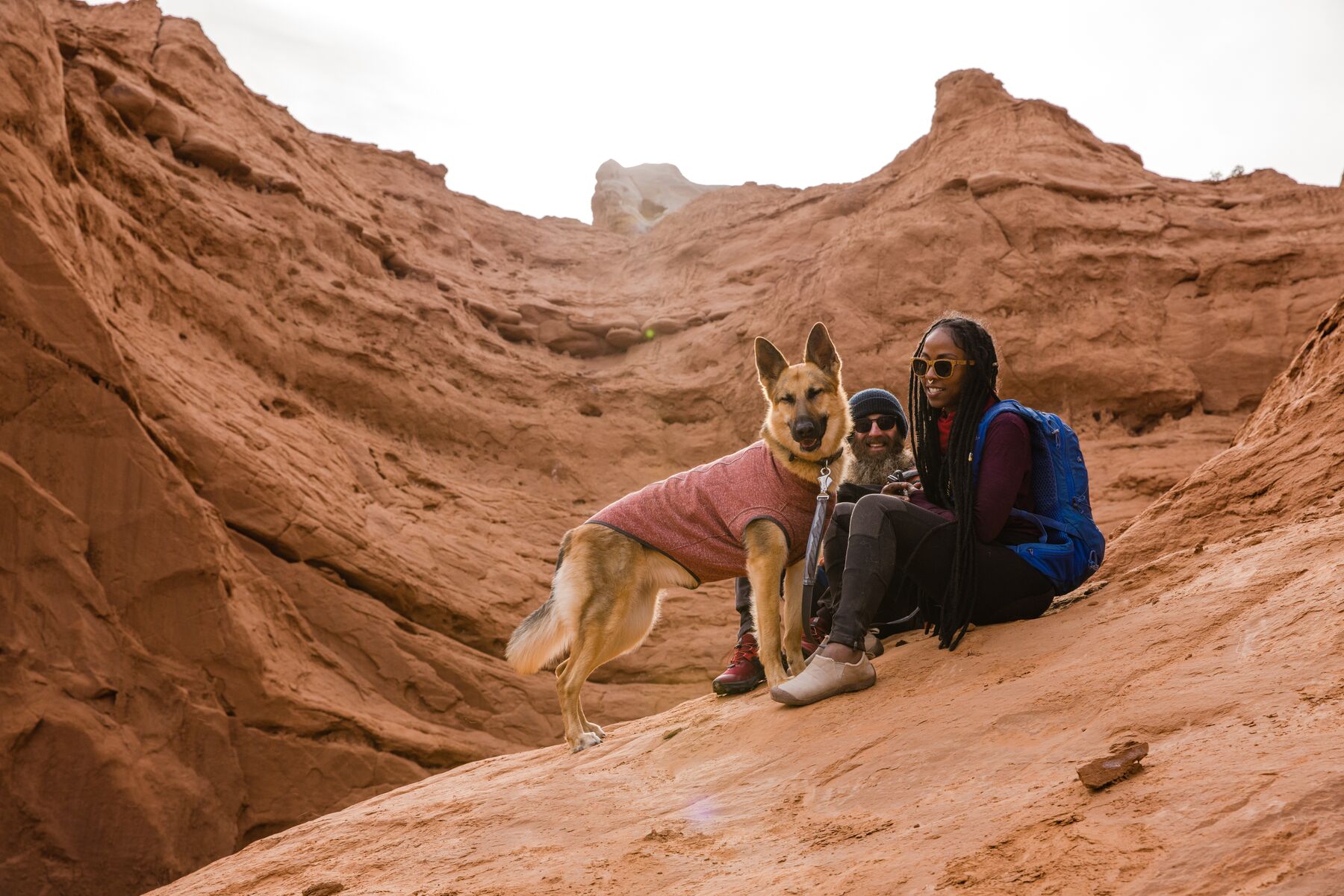 Pull en tricot hemp hound™ en fibres naturelles chaud et durable. Couleur: fired brick (rouge foncé), taille: xxs
