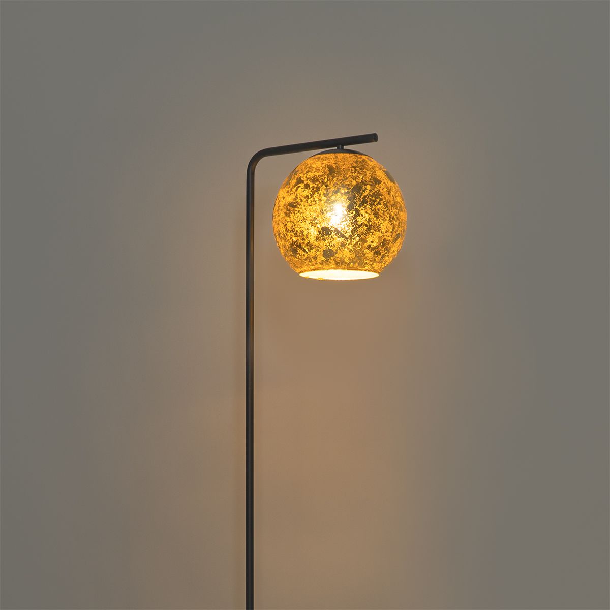 Design vloerlamp zwart met goud glas - Bert