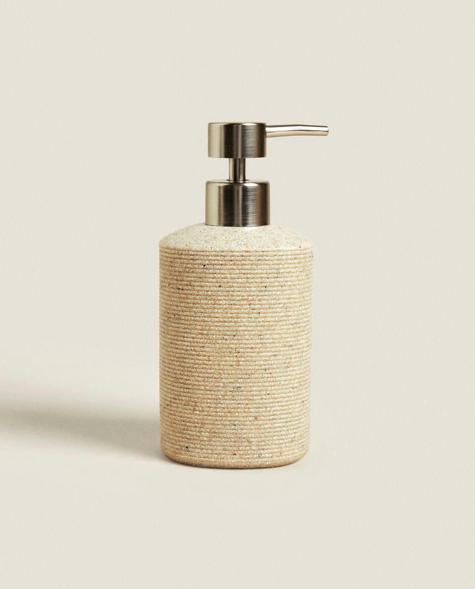 Conjunto de banheiro em resina listrada