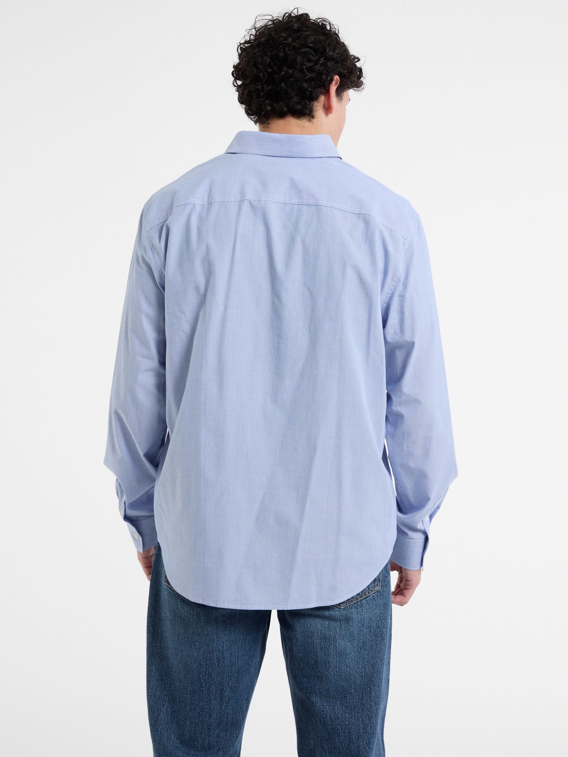 Camisa listrada com bolso